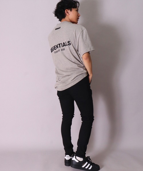 【おすすめ！】 Fear of God ESSENTIALS クルーネックTシャツ FEAR OF GOD ESSENTIALS＞ ジャージー クルーネック Tシャツ