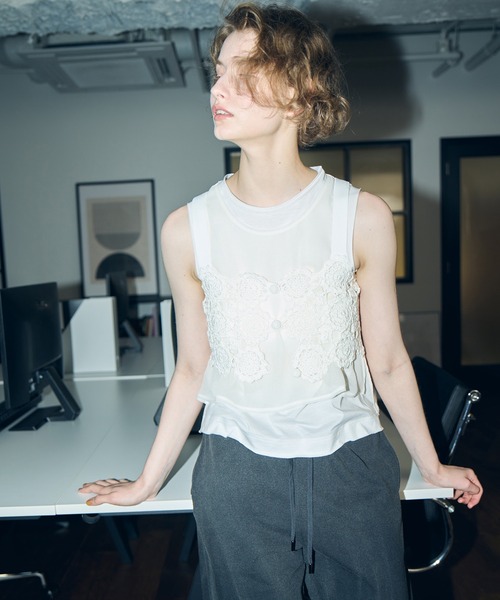 ニット セーター ハンドクロシェットフローラルモチーフベスト / Hand-Crocheted Floral Motif Vest レディース