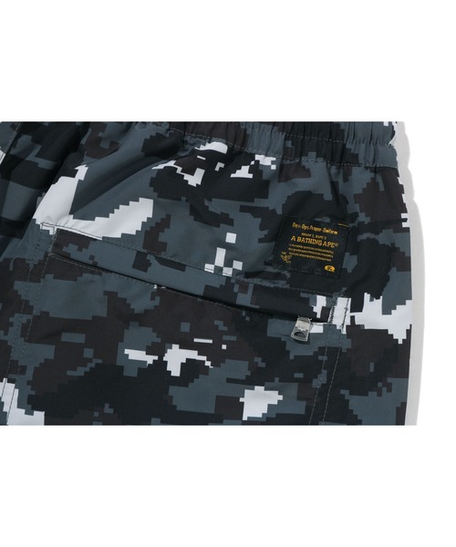 パンツ MULTI PIXEL CAMO RELAXED FIT BEACH SHORTS メンズの画像