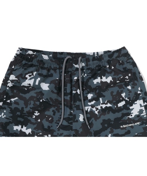 パンツ MULTI PIXEL CAMO RELAXED FIT BEACH SHORTS メンズの画像