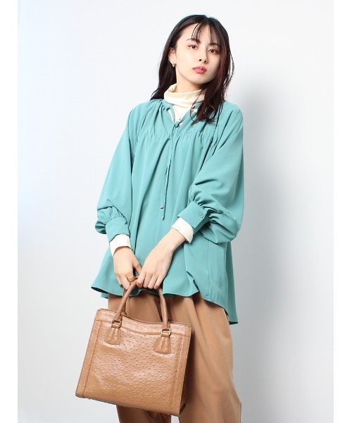 大きいサイズ5L　新品バックデザイン変形ブラウス　ベージュ 大きいサイズ5L 新品バックデザイン変形ブラウス ベージュ