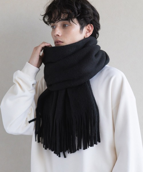 黒いウール混合マフラー フリンジ付き ADRER（アドラー） マフラー volume fringe shaggy muffler