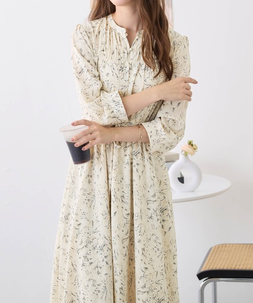 ストーン、ビーズ付き❤パーティーワンピース✨ゴージャスデザイン レディース 小花柄オープンショルダーシャーリングワンピース