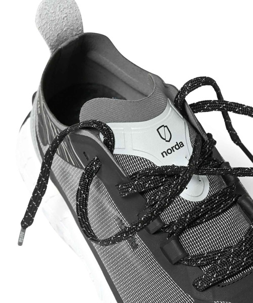 スニーカー norda ノルダ - 001 トレイルランニングシューズ Core Black メンズ レディースの画像