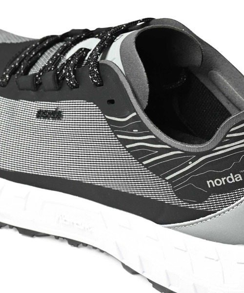 スニーカー norda ノルダ - 001 トレイルランニングシューズ Core Black メンズ レディースの画像