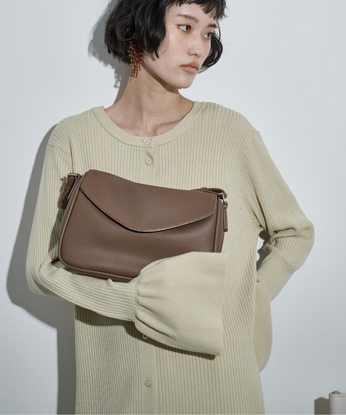 【Nana】フラップショルダーバッグ　グレージュ THE Yon ショルダーバッグ バッグ フラップスクエアショルダーバッグ