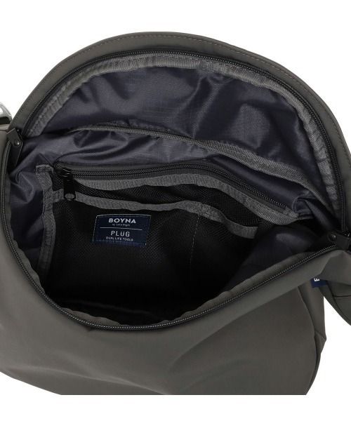 Plug（プラグ） ショルダーバッグ mojojojo ショルダーバッグ M メンズ