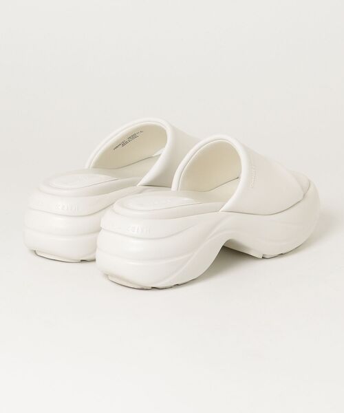 「CHARLES & KEITH」 フラットサンダル 22.5cm ホワイト レディース_画像2