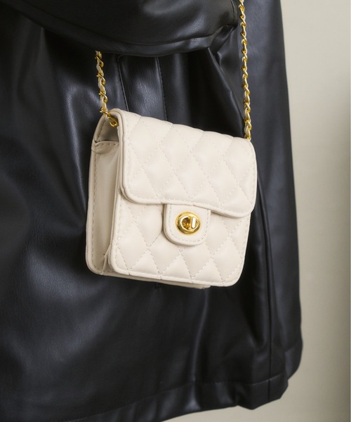 Ada. ショルダーバッグ バッグ キルティング スクエア チェーン