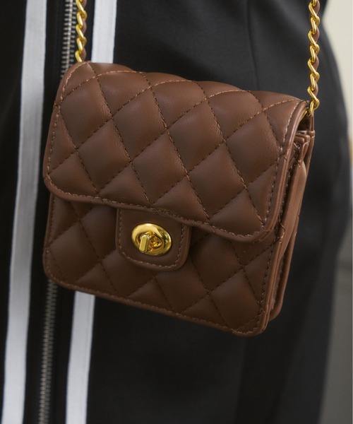 Ada. ショルダーバッグ バッグ キルティング スクエア チェーン