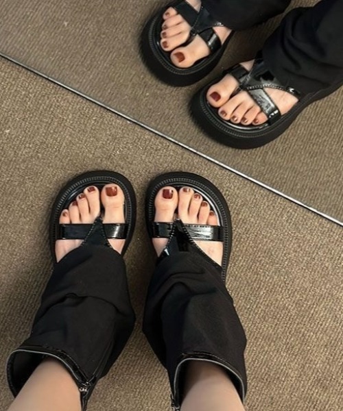 ampm（エーエムピーエム） サンダル レッグウォーマー付きオープントゥ