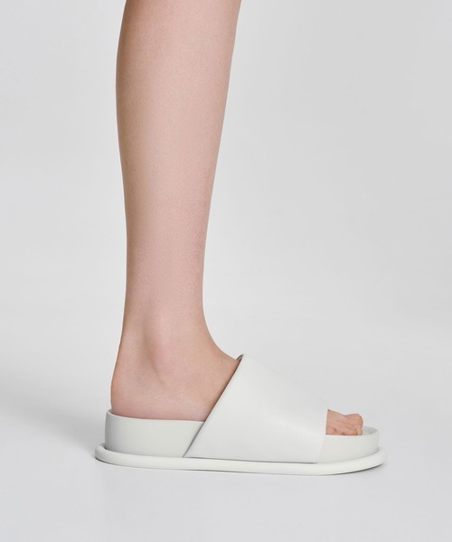 CHARLES ＆ KEITH サンダル パッフィー ストラップスライド