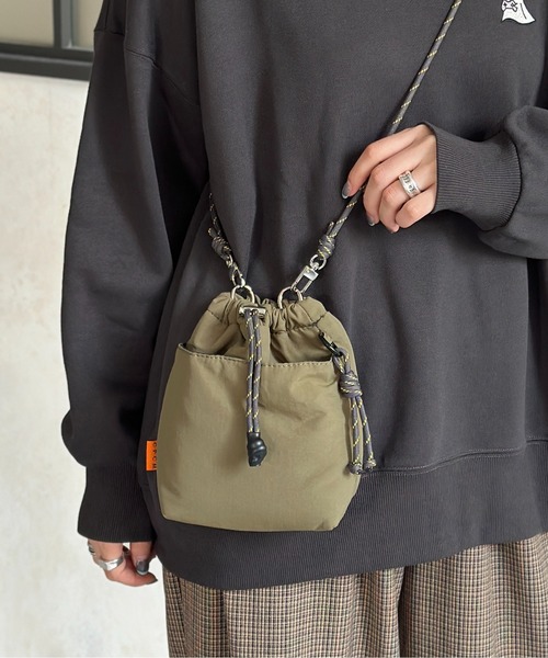 SPINNS（スピンズ） ショルダーバッグ 「A4収納可能」合皮フラップ