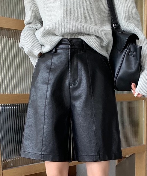 ampm（エーエムピーエム） パンツ フェイクレザーハーフパンツ