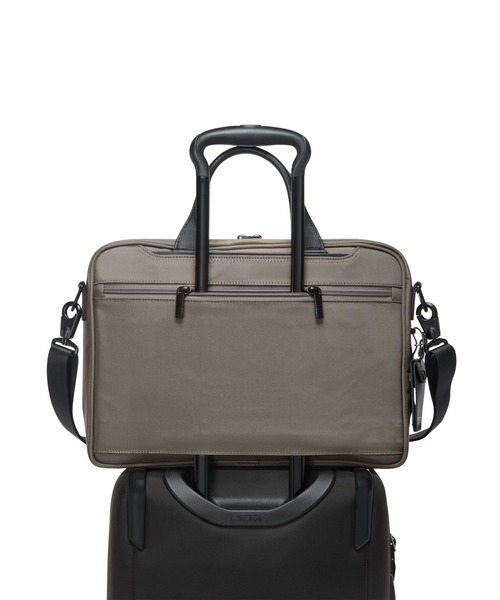 ビジネスバッグ TUMI ALPHA（アルファ） ミディアム・15インチ・ブリーフケース（A4/PC15インチまで対応） メンズの画像