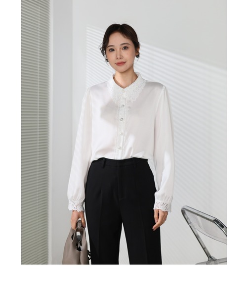 襟ロゴ刺繍パールブラウス　 ホワイト shoppinggo ブラウス シャツ シャツ ブラウス レディース トップス