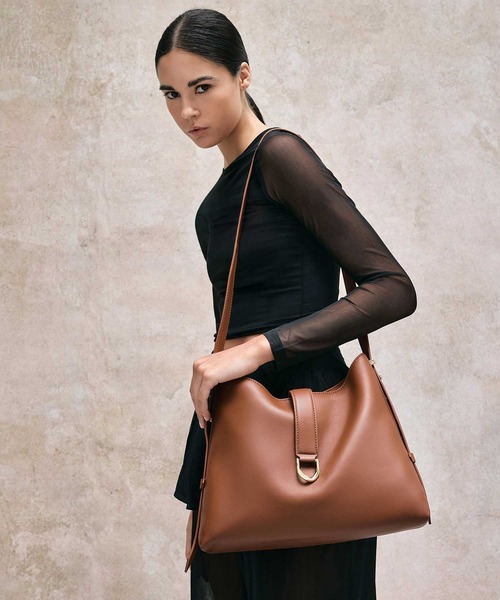 CHARLES & KEITH◆Gabine レザーベルトホーボーバッグ◆送料込 CHARLES & KEITH ショルダーバッグ バッグ Gabine ガビーヌ