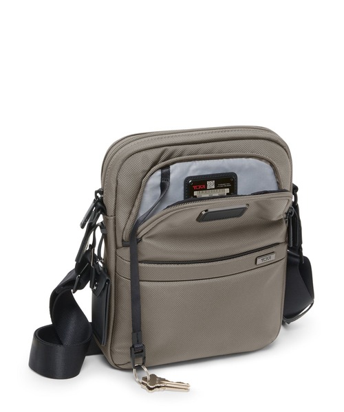 ショルダーバッグ TUMI ALPHA（アルファ） ミディアム・クロスボディ メンズの画像
