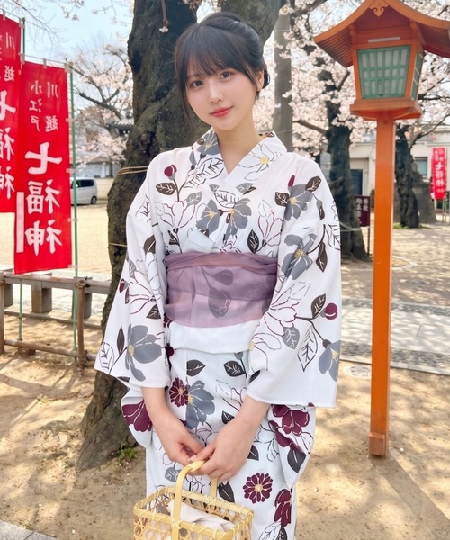 黒地花柄浴衣 大丸梅田 Ada. 浴衣 2点セット 「帯+浴衣」 浴衣 大胆な花柄で華やかに