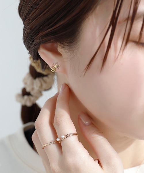 ピアス スノーフレークアシメピアス「K10」 レディース