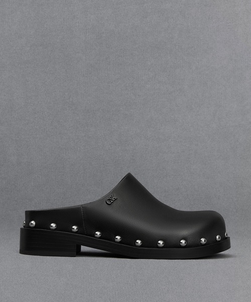 CHARLES ＆ KEITH スリッポン レザースタッズ クロッグ