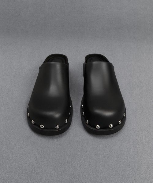 CHARLES ＆ KEITH（チャールズ&キース） スリッポン レザースタッズ
