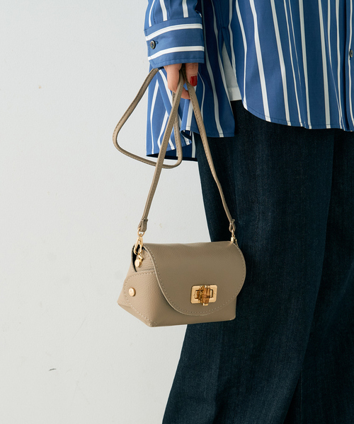 【美品】AULENTTI/オウレンティ　スモールポシェット AULENTTI/オウレンティ】スモールポシェット