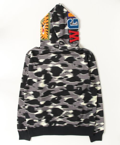 A BATHING APE（アベイシングエイプ） パーカー SCREEN CAMO SHARK