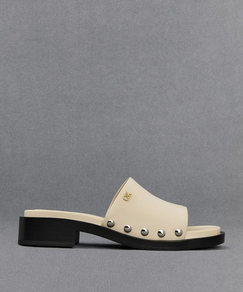CHARLES ＆ KEITH（チャールズ&キース） サンダル レザースタッズ