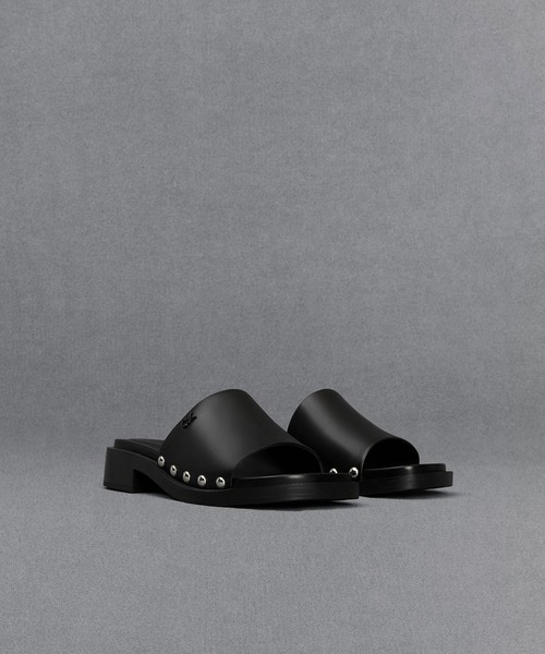 CHARLES ＆ KEITH（チャールズ&キース） サンダル レザースタッズ