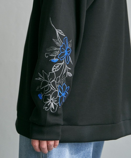 NO NEED トレーナー スウェット 袖フラワー刺繍 クルーネック