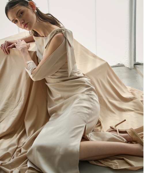 ERADIE（エラディエ） ワンピース Shoulder Ribbon Satin Drape one
