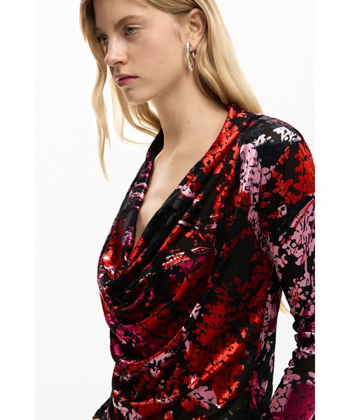 Desigual（デシグアル） tシャツ ベルベットプリントドレープネック