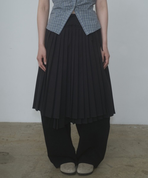 FEKETE（フェケテ） スカート wrapping pleated skirt / ラッピング