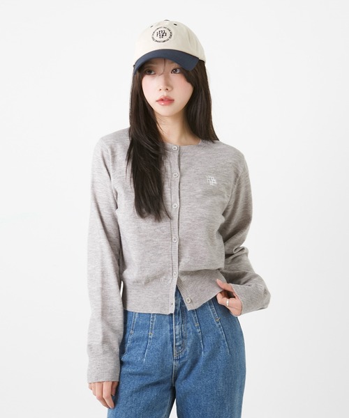 カーディガン A'GEM/9 × .kom 「muah muah/ムーアムーア」 LOGO COLLAR CABLE CARDIGAN/ロゴカラー ケ A'GEM/9 × .kom 『muah muah/ムーアムーア』 LOGO COLLAR CABLE