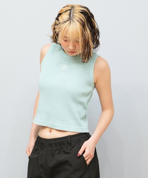 SUXALA ホワイト クロップドタンクトップ クロップド」に該当するレディースのタンクトップファッション