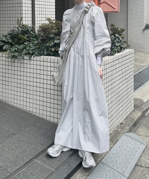 良品 現行品 ペルナ ロングワンピース ボリューム袖 Aライン ライトグレー M PERNA 「PERNA」 長袖ワンピース LARGE ライトグレー レディース
