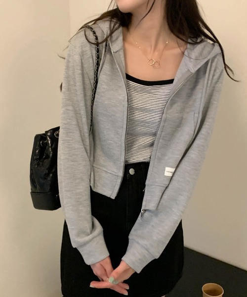 meJane パーカー ワンポイントロゴジップアップクロップド