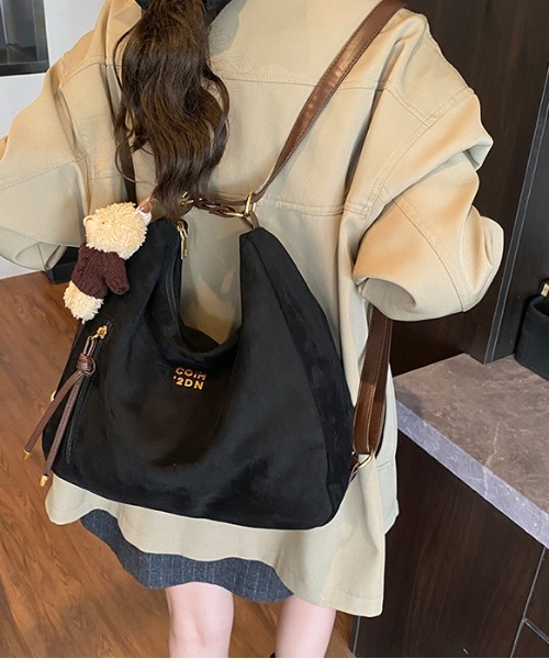 FREE STYLISTS ショルダーバッグ バッグ Y2Kチャーム付き大容量バッグ