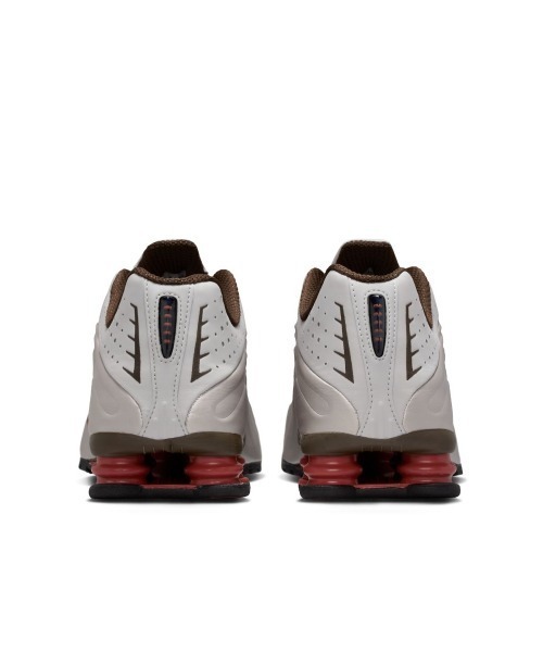 NIKE（ナイキ） スニーカー NIKE Shox R4（ナイキ ショックス R4