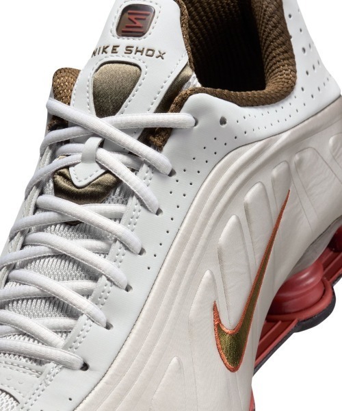 NIKE（ナイキ） スニーカー NIKE Shox R4（ナイキ ショックス R4