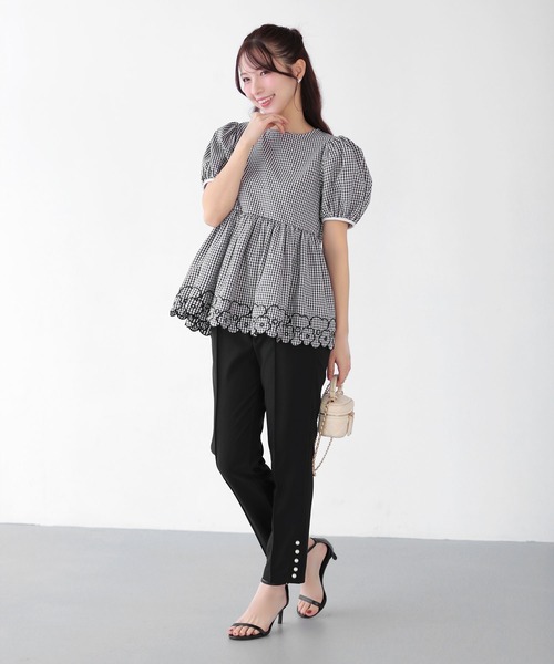Fit more（フィットモア） フラワー刺しゅう裾スカラップトップス