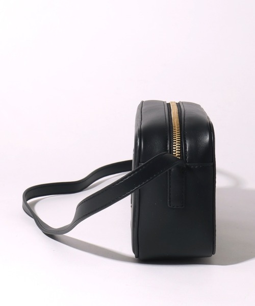 CK  ショルダーバッグ美品 Calvin Klein（カルバン・クライン） ショルダーバッグ バッグ