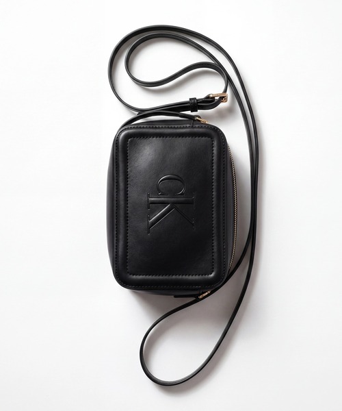 CK  ショルダーバッグ美品 Calvin Klein（カルバン・クライン） ショルダーバッグ バッグ