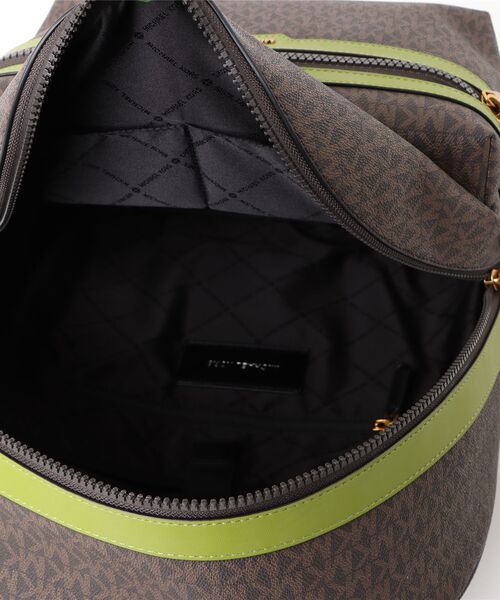 【美品】MICHAEL KORS MKシグネチャー　バックパック　リュック大容量 公式アウトレット】COOPER ポケット バックパック - MKシグネチャー