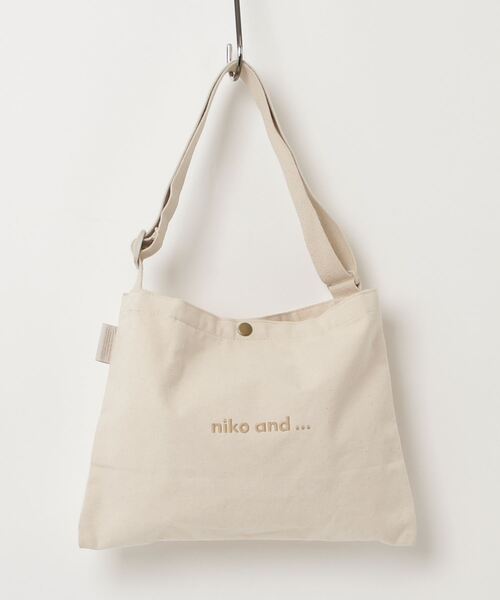 niko and… 「niko and」 刺繍ショルダーバッグ - ベージュ