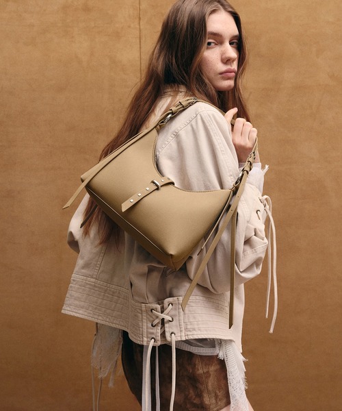 CHARLES ＆ KEITH（チャールズ&キース） ショルダーバッグ バッグ Lark