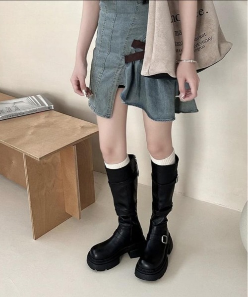 レザー ロングブーツ ブラック バックル付き　y2kブーツ gossip!ロサンゼルス ブーツ Y2K バイカーバックルロングブーツ 美脚