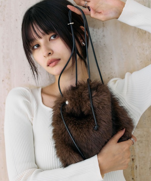 ファー素材 ベージュ ショルダーバッグ*5 ファーバッグ ショルダーバッグ タグ トートバッグ 英文字 ロゴ 2way