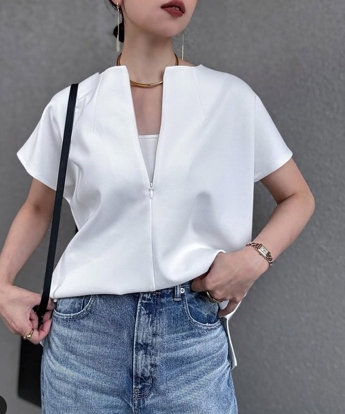 Emma Taylor tシャツ 「リバイバル」ライトダンボールフロント